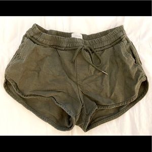 Aritzia “community” linen shorts